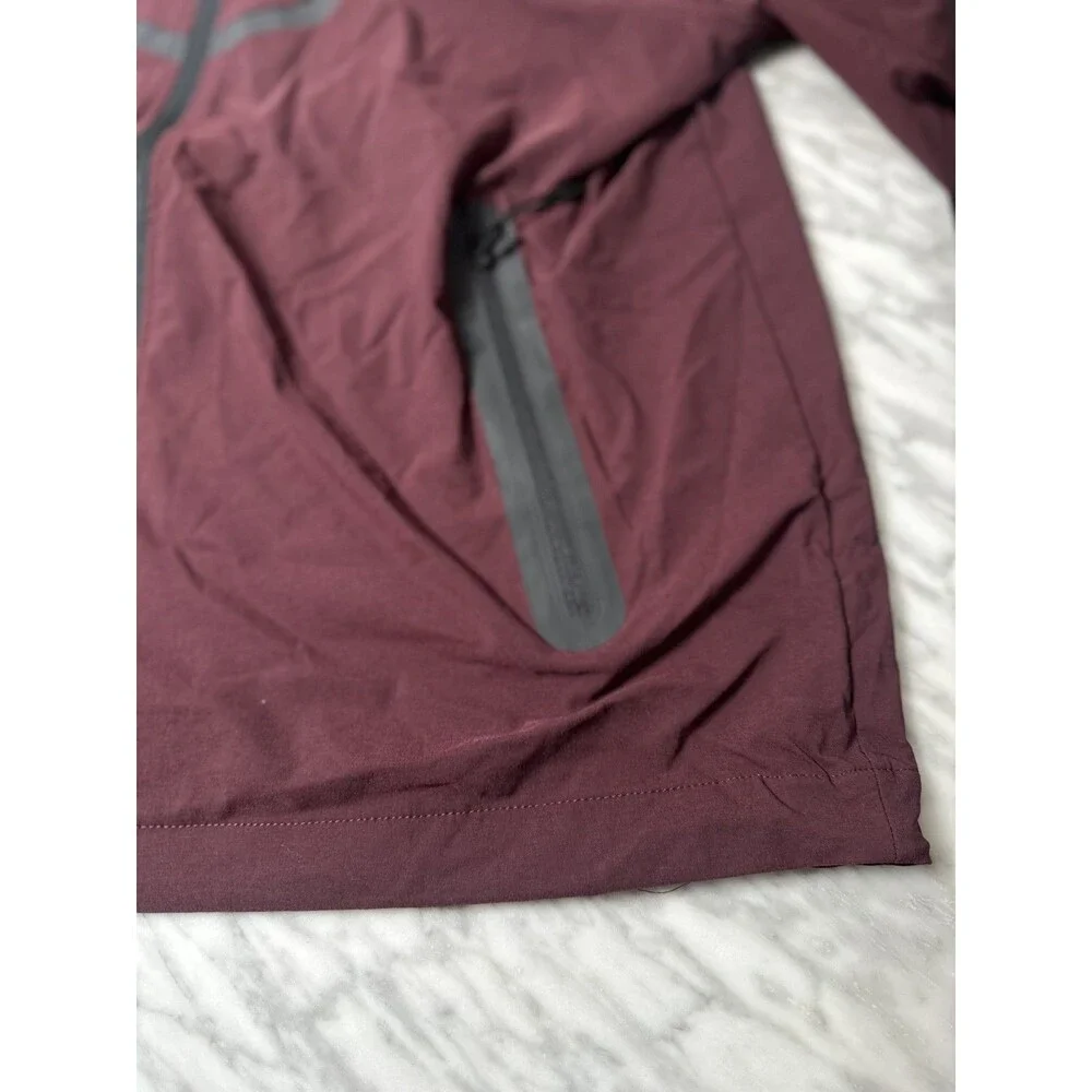 Nike Tech Woven Windbreaker Hooded Jacket Burgundy Mens Medium HM7151-652 NEW